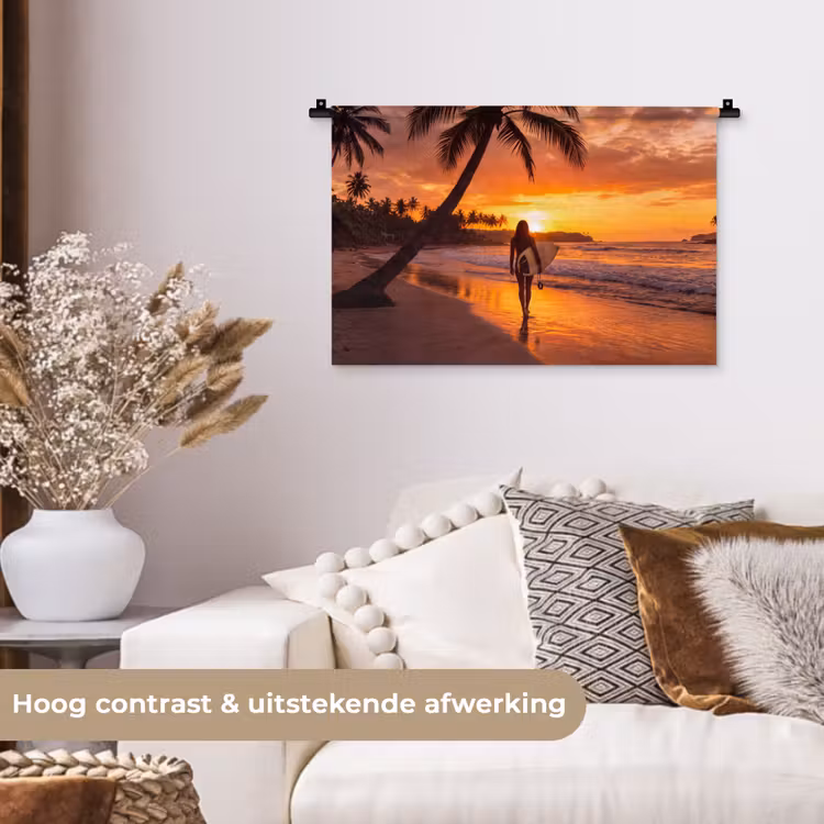 Vrouw - Surfplank - Strand - Zonsondergang - Oranje Wandkleed katoen klein -sfeer1