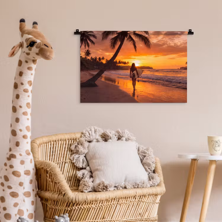 Vrouw - Surfplank - Strand - Zonsondergang - Oranje Wandkleed katoen klein -wsfeer5_kind
