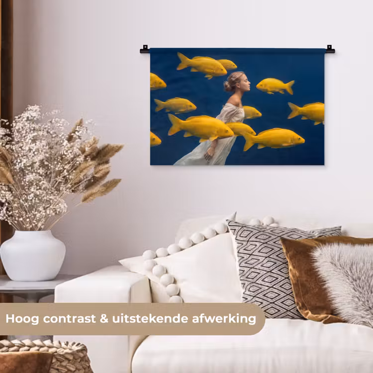 Vrouw - Vis - Water - Natuur - Geel Wandkleed katoen klein -sfeer1