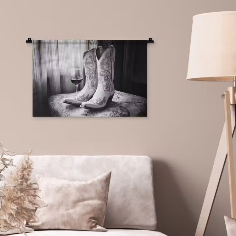 Wijn - Cowboylaarzen - Raamlicht - Wit Wandkleed katoen klein -sfeer4