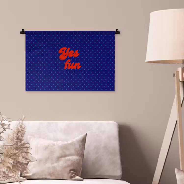 Yes fun - Rood - Blauw - Stippen Wandkleed katoen klein -sfeer4