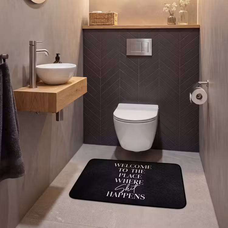 Quotes - Zwart - Welcome to the place where shit happens - Humor WCmat middel -sfeer2