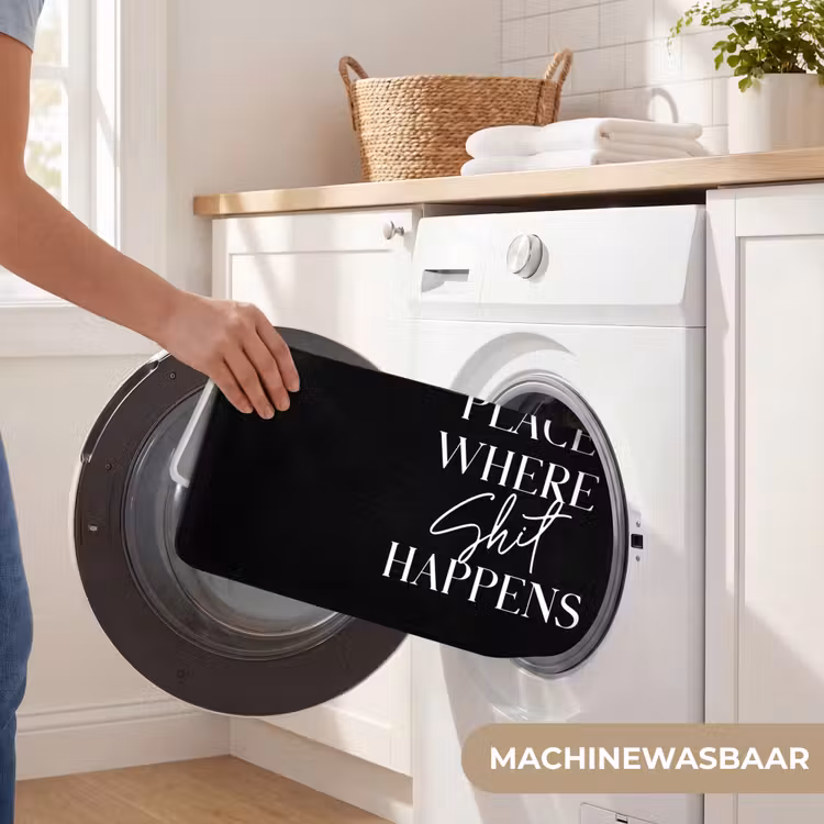 Quotes - Zwart - Welcome to the place where shit happens - Humor WCmat middel -USP_WasbaarNL