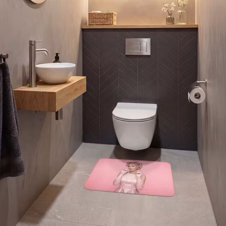 Vrouw - Roze - Parelketting - Krulspelden WCmat klein -sfeer2