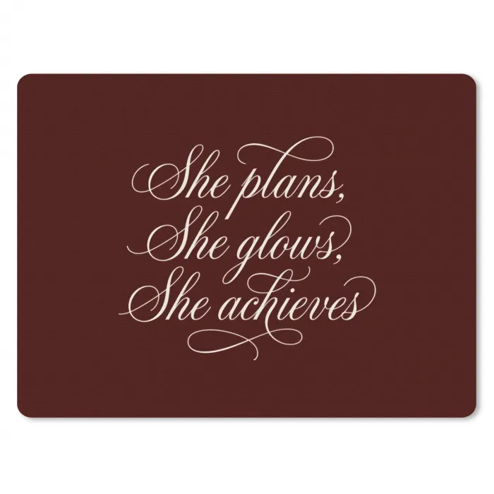 She plans she glows she achieves - Rood - Cursief muismat rubber klein -3d