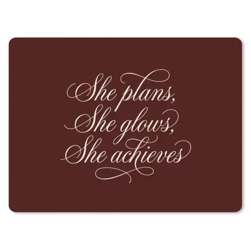 She plans she glows she achieves - Rood - Cursief muismat rubber klein -3d