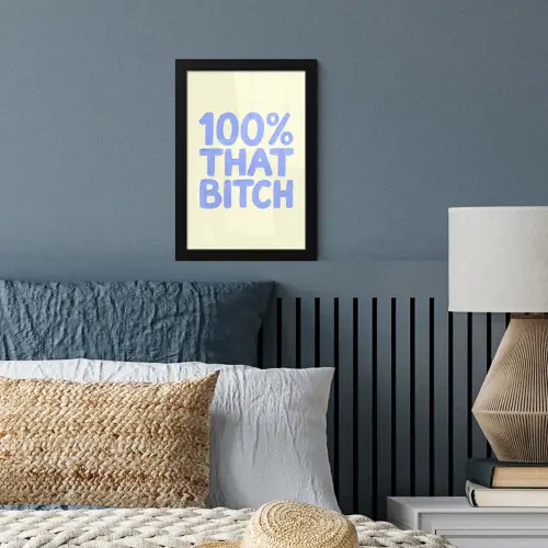 100% that bitch - Blauw - Wit fotolijst zwart zonder passe partout klein -sfeer3
