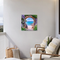 Doorkijk - Poort - Zee - Strand - Rotsen Tuinposter op houten frame 2 cm dik middel -sfeer1