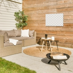 Hexagon - Patroon - Hartjes - Beige Tuinposter op houten frame 2 cm dik klein 845 -sfeer2