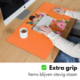 Vlinders - Vrouw - Zonnebril - Kleurrijk Muismat XXL klein -sfeer3
