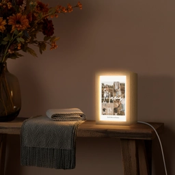 upload-69ddf9ede2b33-mama-collage Light Box met kabel (Tafellamp) klein -sfeer4