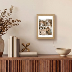 upload-69ddf9ede2b33-mama-collage Light Box met kabel (Tafellamp) klein -sfeer2
