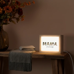 Mama - Lettercollage Light Box met kabel (Tafellamp) klein -sfeer4