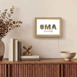 Oma - Lettercollage Light Box met kabel (Tafellamp) klein -sfeer2