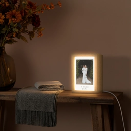 upload-69ddf9ede2b33-witte-border-met-tekst Light Box met kabel (Tafellamp) klein -sfeer4