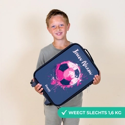 Voetbalvibes -  Verf - Roze - Blauw Kinderkoffer - Zwart klein -sfeer4_NL