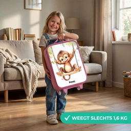 Vrolijk aapje op een schommel illustratie Kinderkoffer - Roze klein -sfeer2_NL
