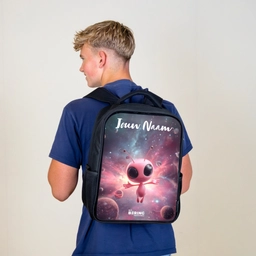 Roze Alien in Sterrennevel Rugzak - Zwart middel -sfeer8