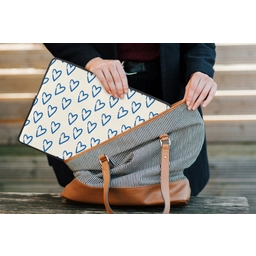 Hartjes patroon - Blauw - Beige - Liefde laptophoes neopreen klein -tas