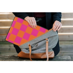 Schaakbord print - Oranje - Roze - Blokjes laptophoes neopreen klein -tas