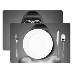 Vrouw - Zwart Wit - Ketting - Zonnebril Placemat vinyl groot -zzsfeer2_Kitchenyeah-website