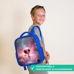 Roze Alien in Sterrennevel Kinderrugzak - Blauw middel -sfeer3_NL