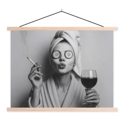 Vrouw - Masker - Wijn - Sigaret textielposter latten blank klein -3d