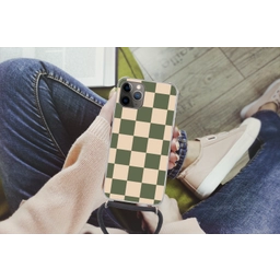 Schaakbord print - Groen - Beige - Blokjes Hoesje iPhone 12 Pro met koord klein -hand