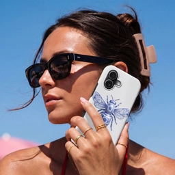 Bij - Modern - Delfts - Blauw Toughcase MagSafe Apple iPhone 17 klein -Sfeer2V