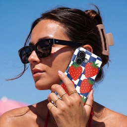 Geblokt - Blauw - Aardbeien Toughcase MagSafe Apple iPhone 17 klein -Sfeer2V