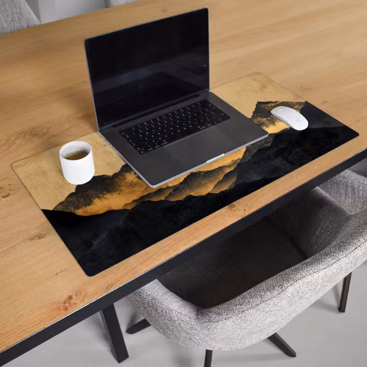 Bureau onderlegger - Gouden Bergen bij Maanlicht — 3