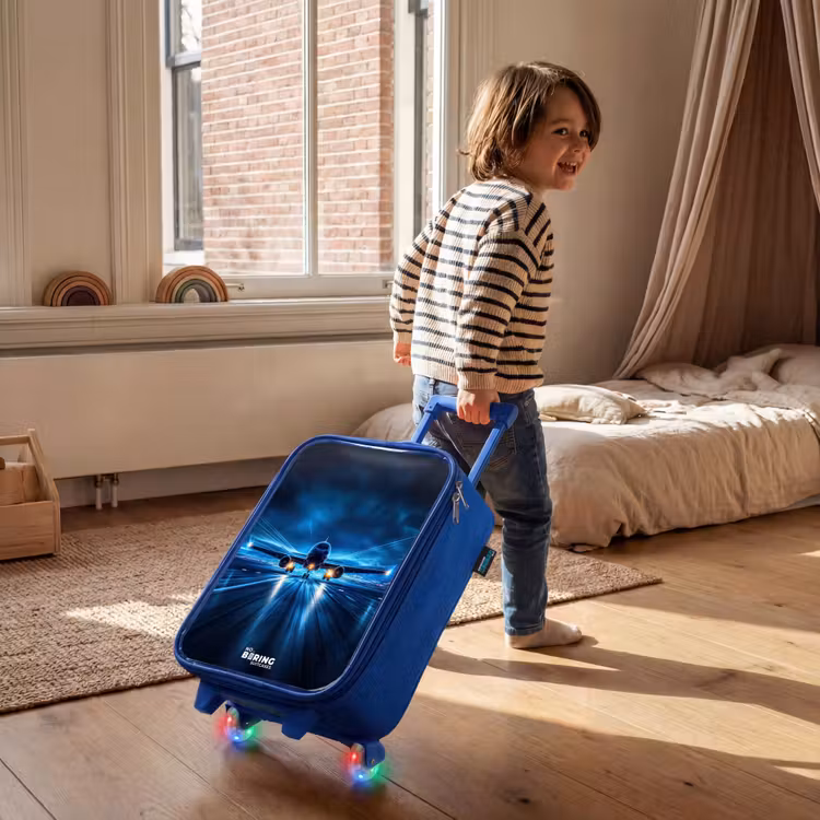 Kinderkoffer blauw - Vliegtuig opstartend in futuristisch nachtlandschap — 3