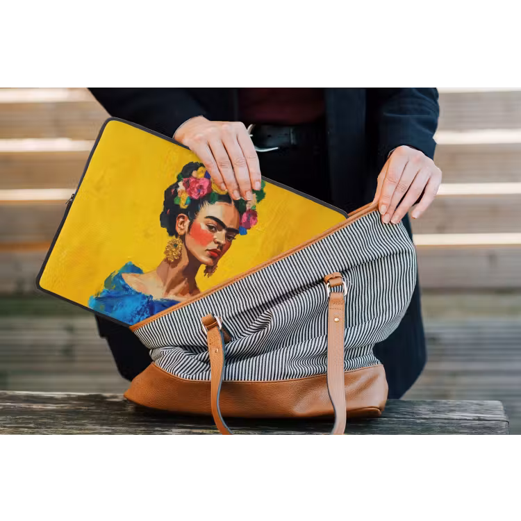 Laptophoes Frida Kahlo - Vrouw - Geel - Blauw - Bloemen — 4