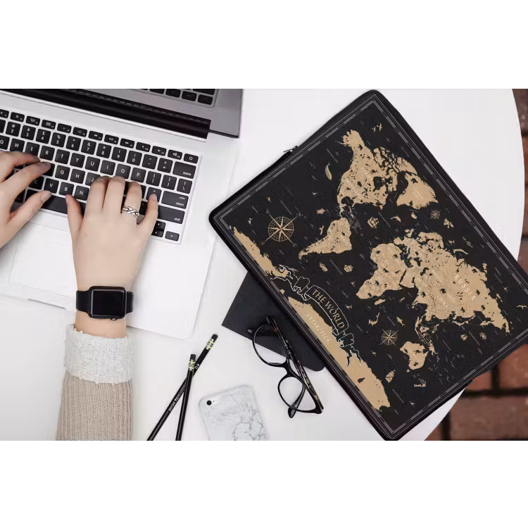 Laptophoes Wereldkaart - Beige - Zwart — 3