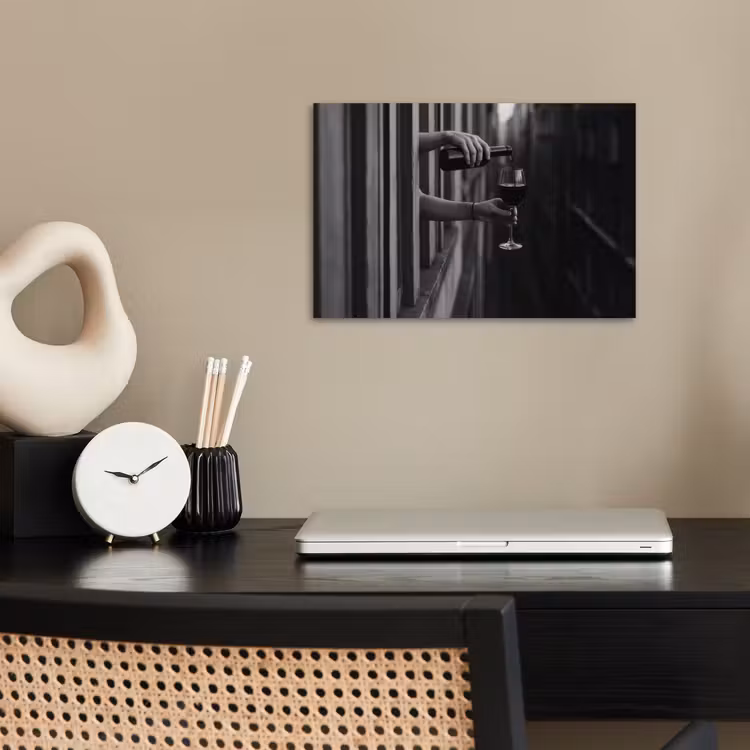 Poster - Wijnfles - Glas - Handen - Raam — 2