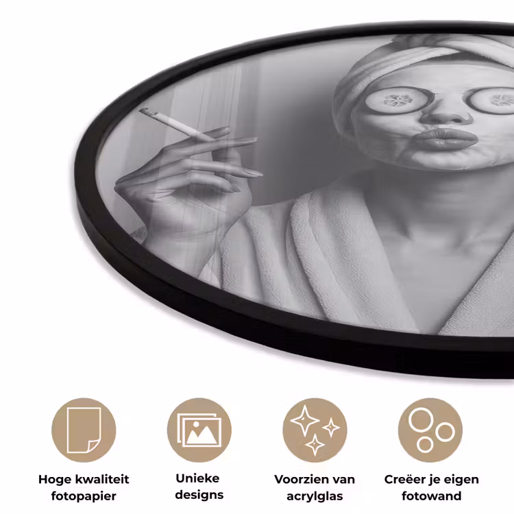Ronde fotolijst - Vrouw - Masker - Wijn - Sigaret — 2