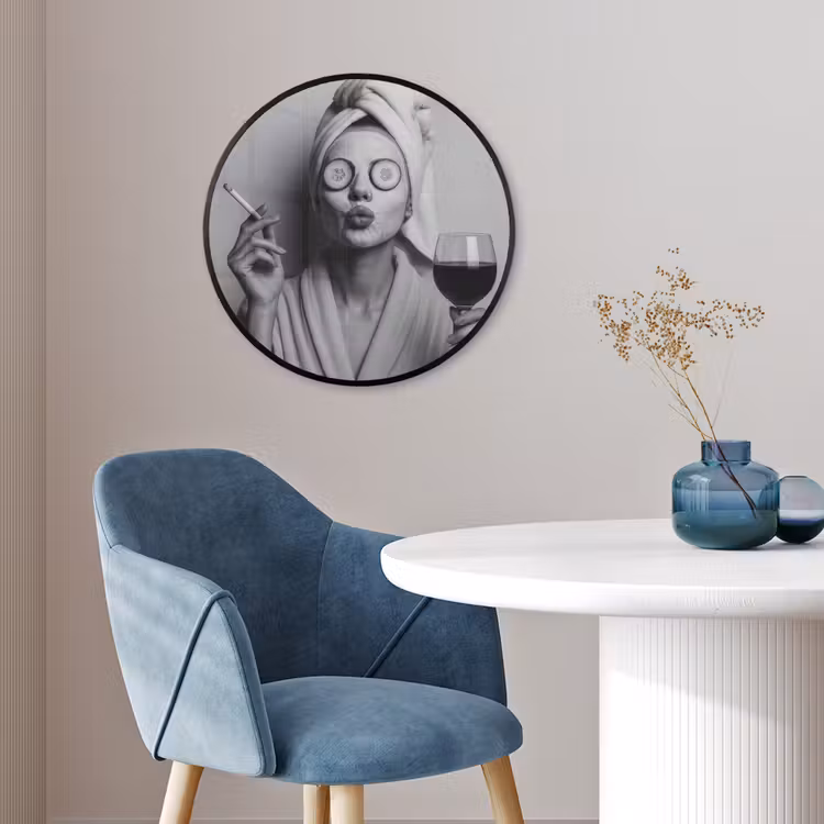 Ronde fotolijst - Vrouw - Masker - Wijn - Sigaret — 4