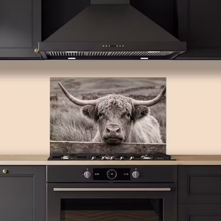 Spatscherm keuken - Schotse hooglander - Zwart - Wit - Hout — 2