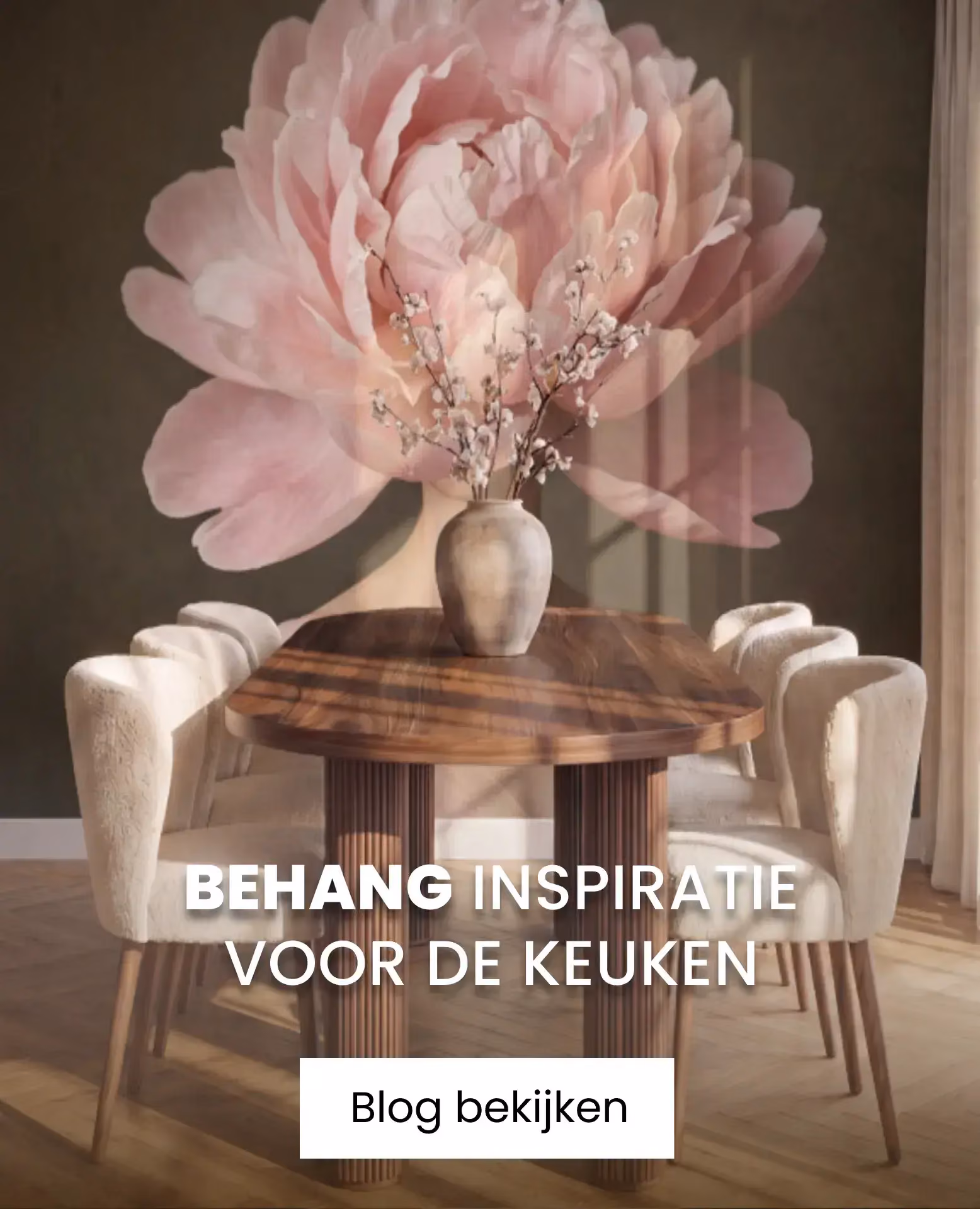 behang met roze bloem in eetkamer