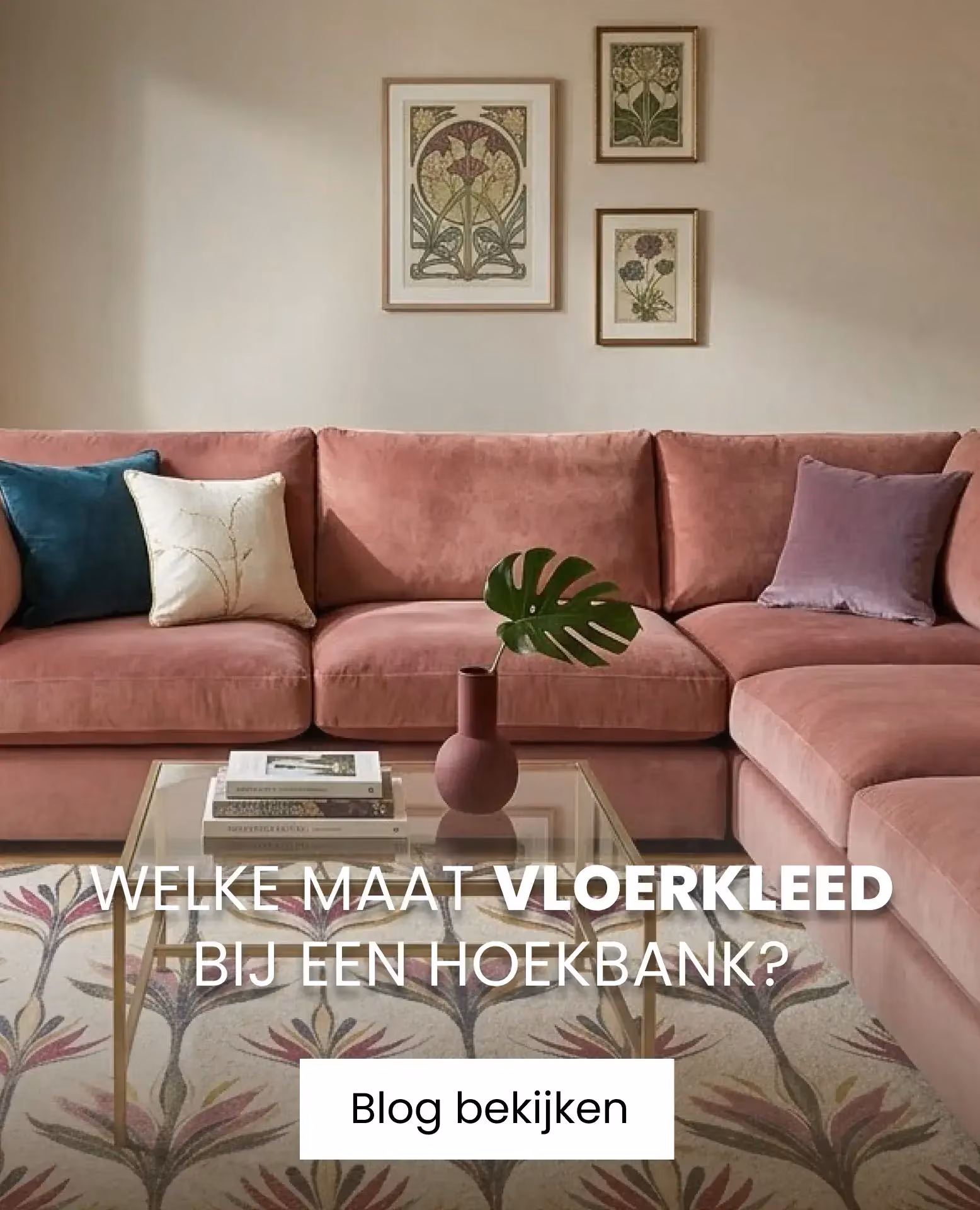 roze hoekbank met beige vloerkleed