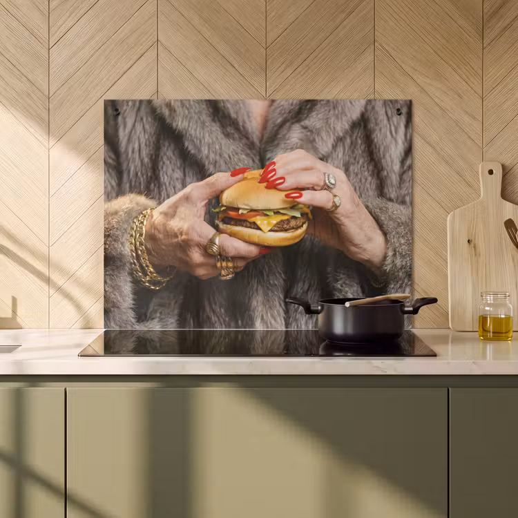 Inductiebeschermer & spatscherm (2in1) - Vrouw - Hamburger - Bontjas — 2