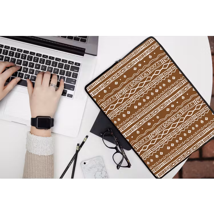 Laptophoes Chocoladebruin - Etnisch - Tribaal - Patroon — 3