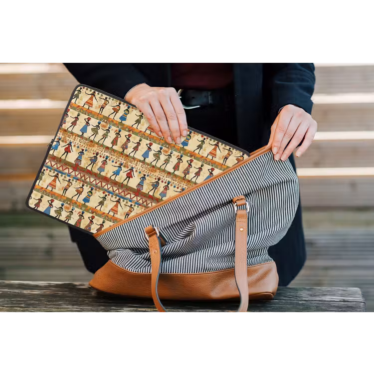 Laptophoes Kleurrijk - Afrikaans - Etnisch - Dansende Vrouwen - Patroon — 4