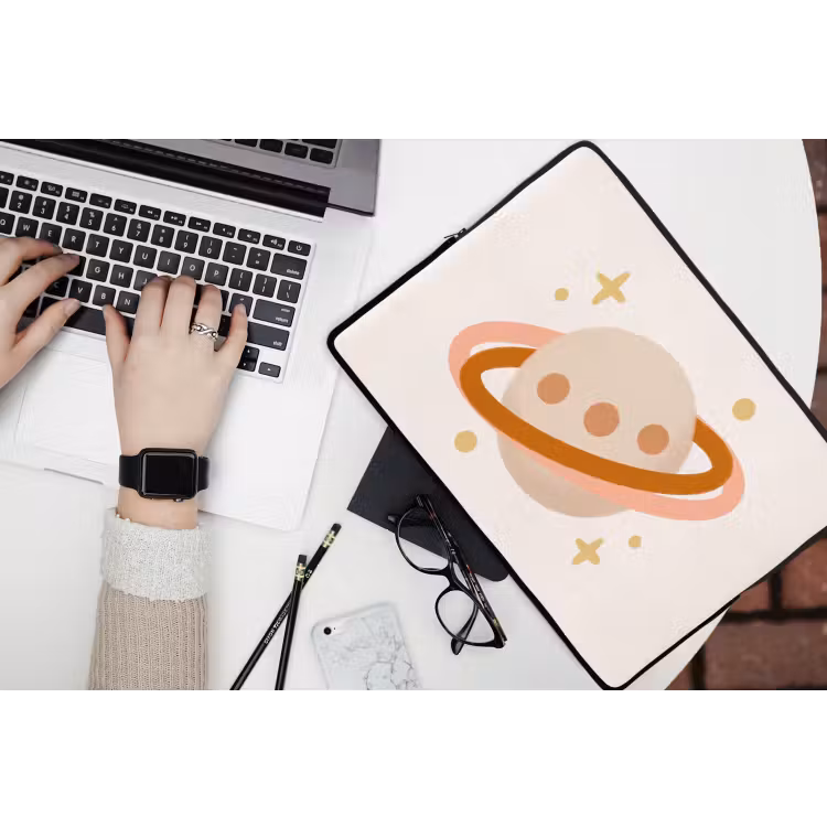 Laptophoes Planeet - Ringen - Ruimte - Illustratie - Beige — 3