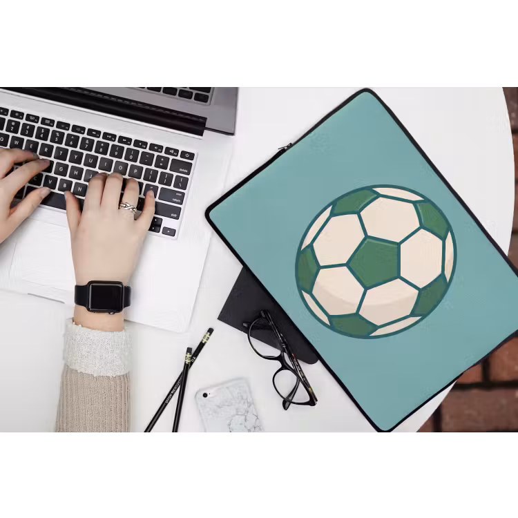 Laptophoes Voetbal - Geometrisch - Sport - Illustratie - Blauwgroen — 3