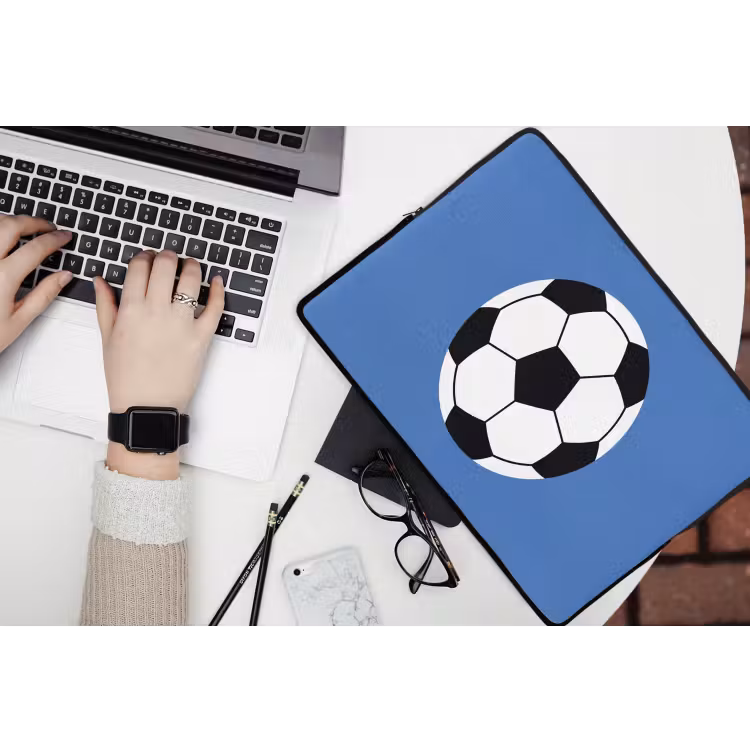 Laptophoes Voetbal - Zwart-wit - Sport - Illustratie - Blauw — 3