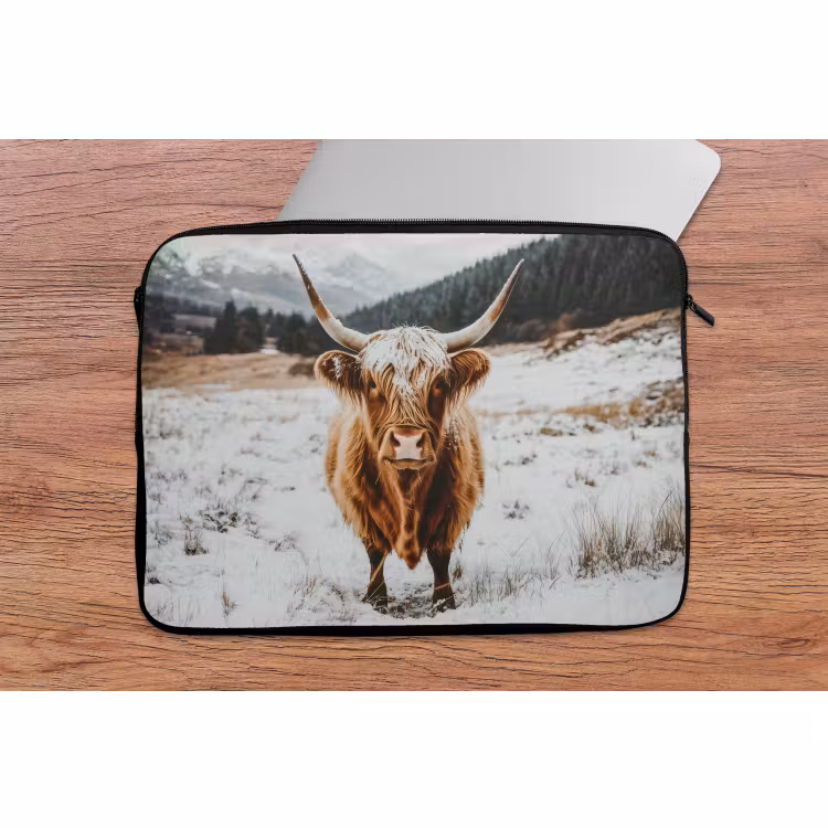 Laptophoes Schotse Hooglander - Landschap - Sneeuw - Bergen - Winter — 2