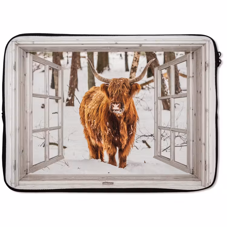 Laptophoes Schotse Hooglander - Sneeuw - Winter - Natuur - Dier - Doorkijk - Landelijk — 1