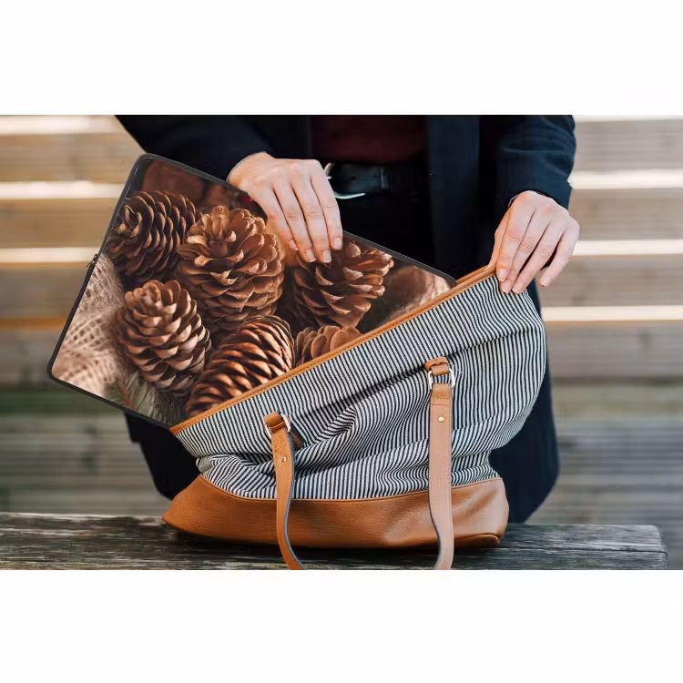 Laptophoes Dennenappels - Boom - Winter - Natuur - Bruin — 4