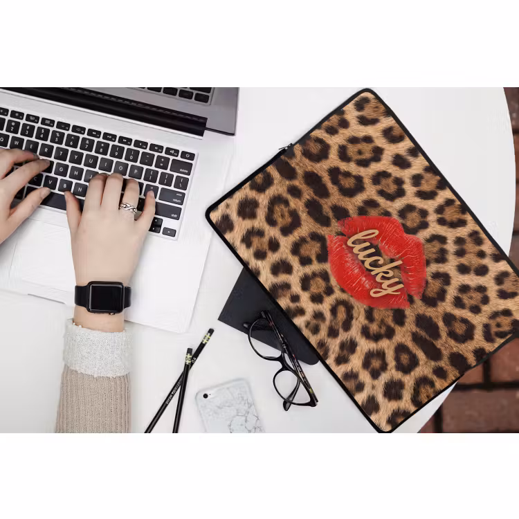 Laptophoes Dierenprint - Lippen - Rood — 3